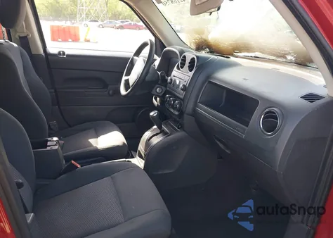 2010 Jeep Patriot Sport z USA, uszkodzony, nr VIN 1J4NF1GB7AD675074